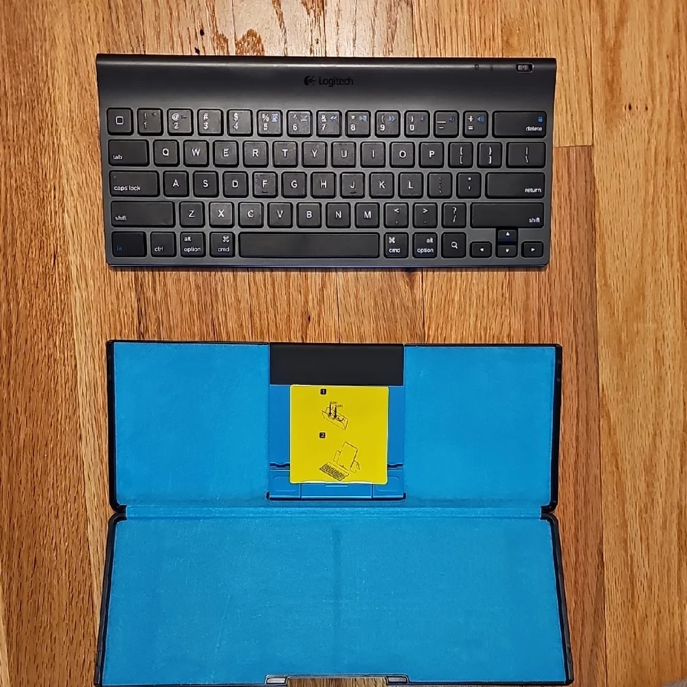 Logitech Wireless Keyboard in Black